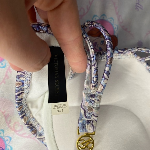 Victoria’s Secret bikini - Picture 7 of 7